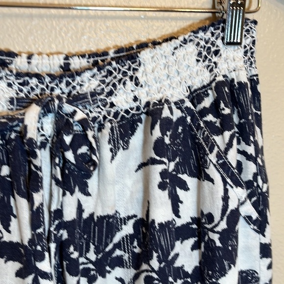 Casual Floral Linen Blend Straight Leg Pant - Picture 4 of 12